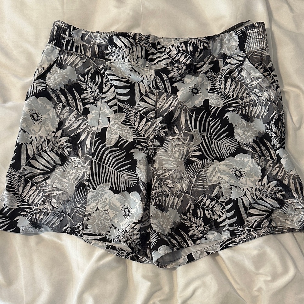 Columbia Black and Gray Floral Women's Shorts